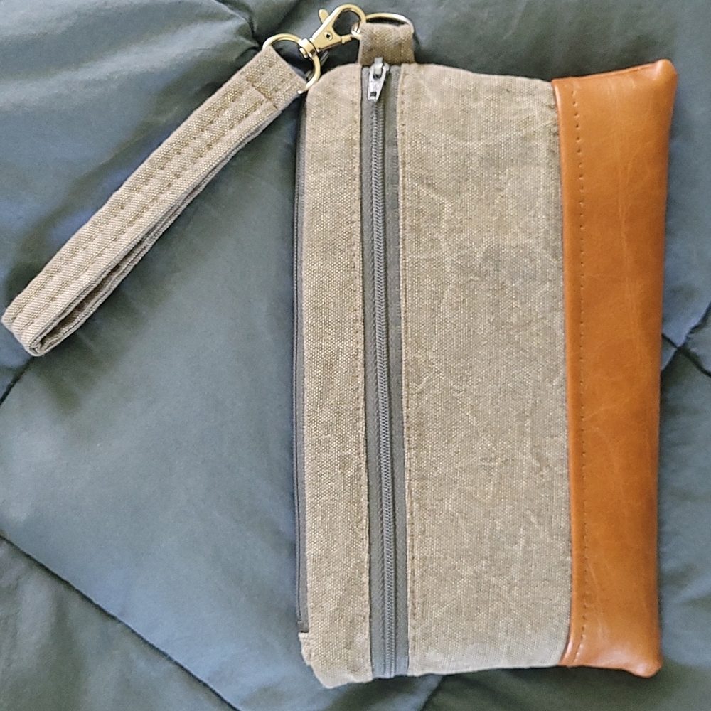 Wristlet Wallet Clutch Purse in GREY
